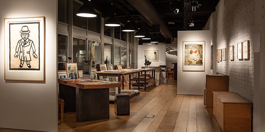 View the contemporary art display in Sachee Art Gallery in Nagpur for art lovers
