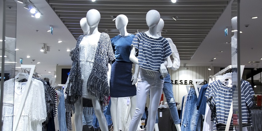 Saffron Mall, the best shopping mall in Lonavala, offers a wide range of items to shop for.