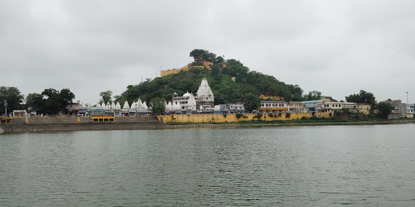 This lake is, definitely, one of the best places to visit in Sagar with family and friends.