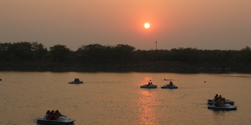One of the places to visit in Navi Mumbai with friends - Sagar Vihar offering serene views.