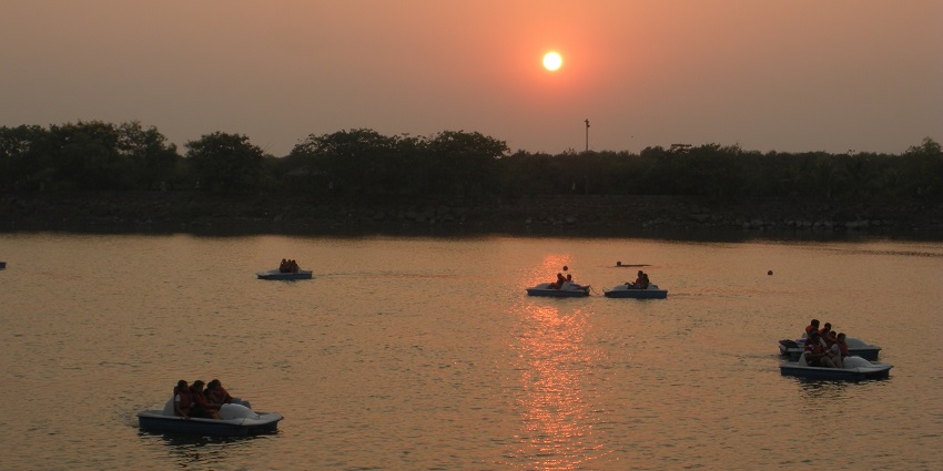 View of Sagar Vihar in Vashi, showcasing the waterfront and skyline.