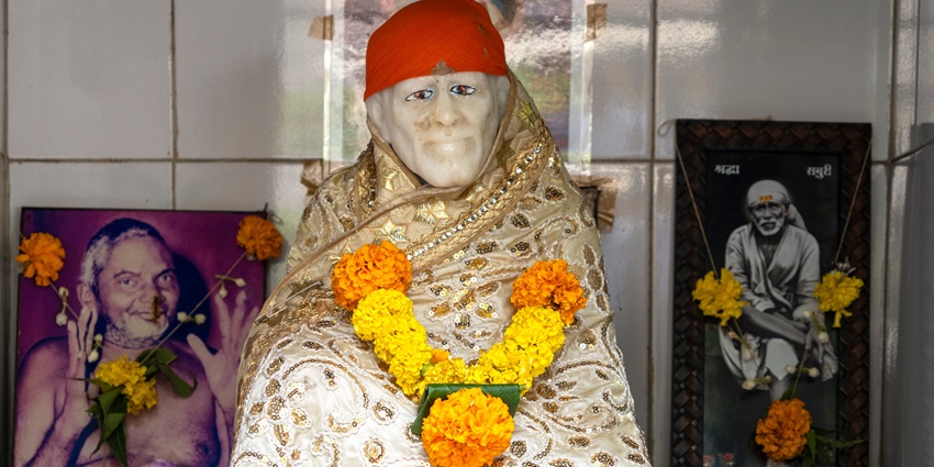 The holy shrine in Vile Parle is one of the most amazing Sai Baba temples in Mumbai.