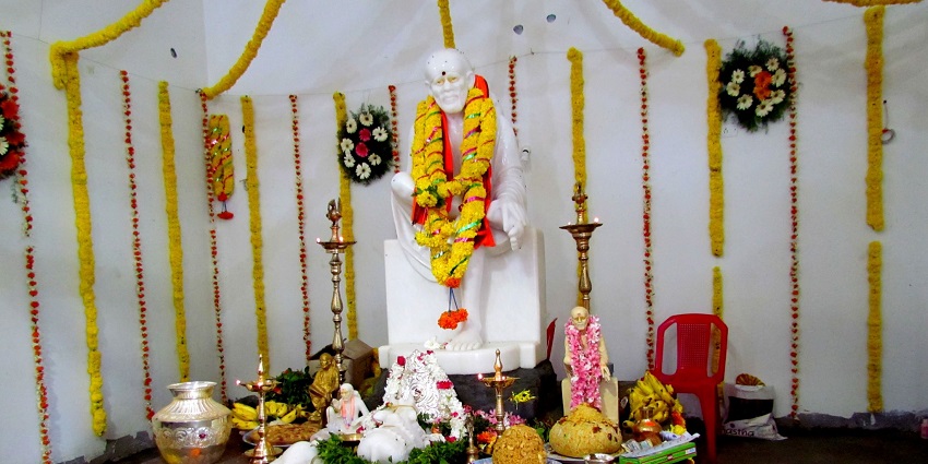 The mandir in Borivali West is one of the most amazing places for travellers to visit.