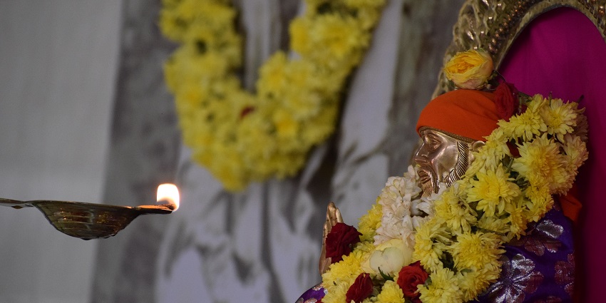 The mandir in Kandivali East is one of the most amazing places to visit for travellers.