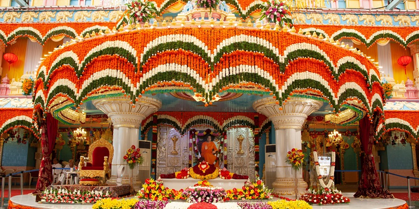 A unique devotional theme park featuring immersive experiences with animatronic Sai Baba, one of the best places to visit in Shirdi for couples.