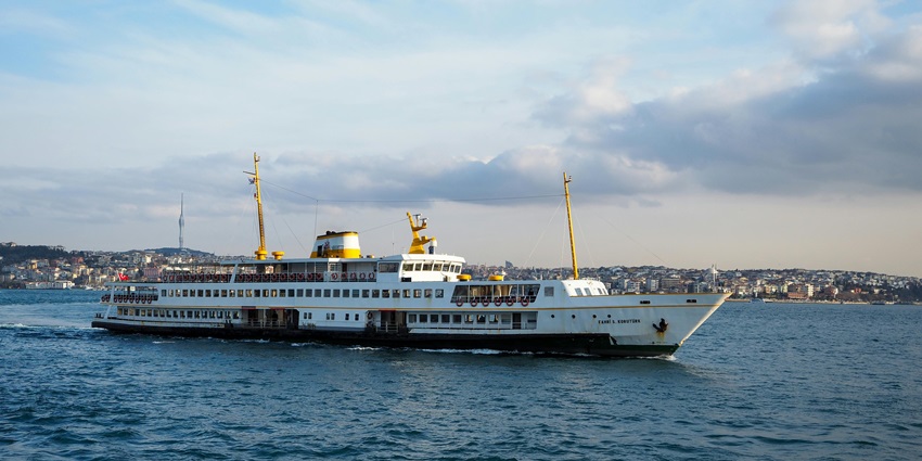 Luxurious sailing experience focusing on relaxation and mesmerising views of the region.