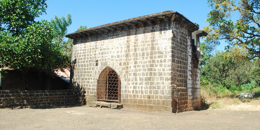 Sajja Kothi at Panhala offers stunning views and a glimpse into history