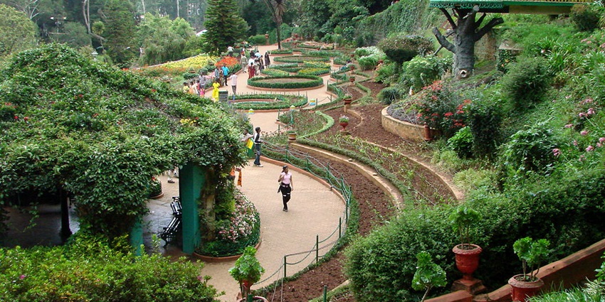 Sakkardara Lake Garden, is one of the best places to visit in Nagpur for couples with a Romantic walk