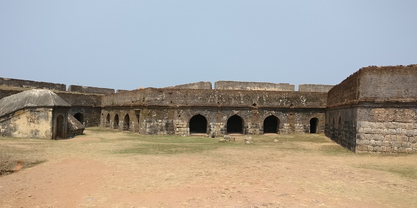 Beautiful snap of the ruins of a historic fort which is one of the best places to visit in Karnataka