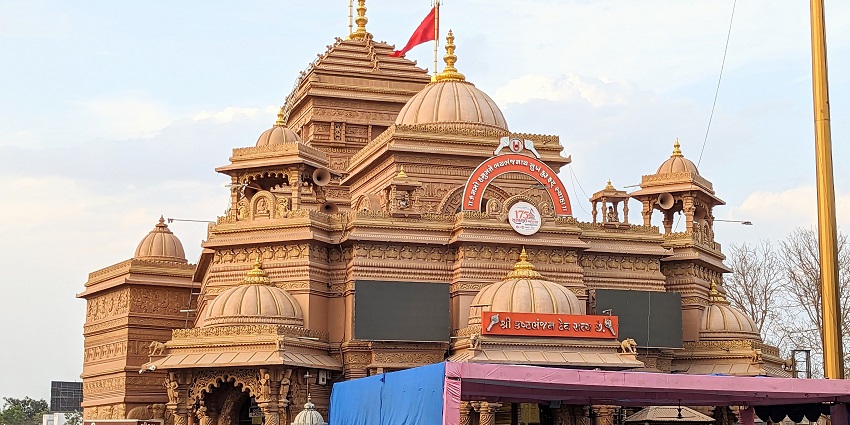 Salasar Balaji temple entrance with crowd.