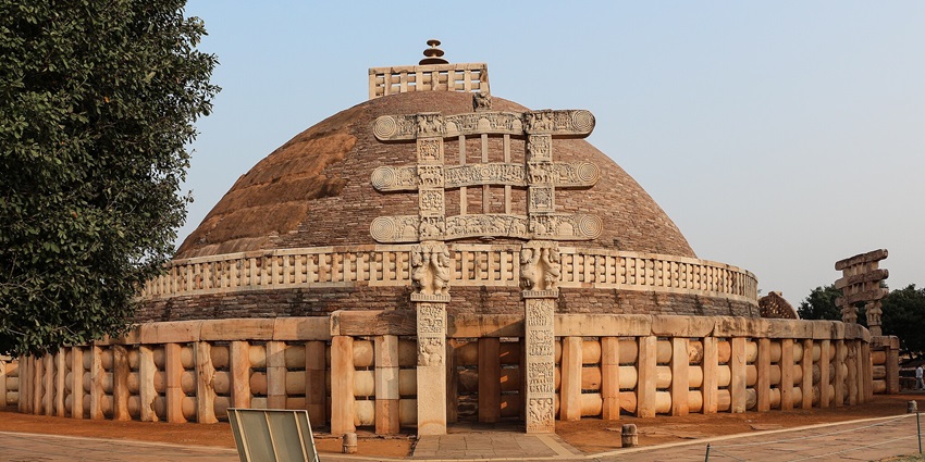 Sanchi Stupa, a UNESCO site, is one of the best places to visit in Bhopal with friends.