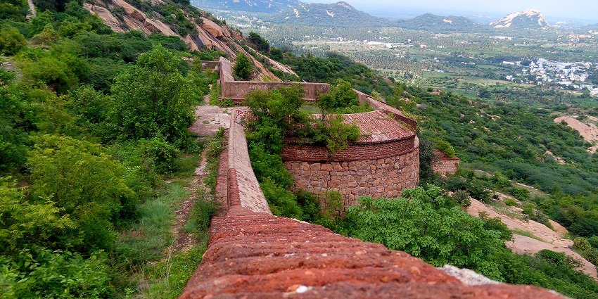 An image clicked by a tourist on the wall of the Sankagiri Fort with an amazing view.