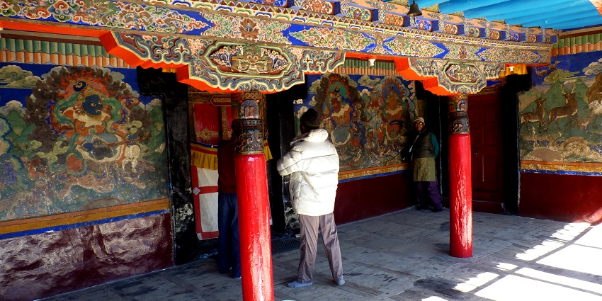Sankar Gompa is a Buddhist monastery in Ladakh with a quiet atmosphere and lighting