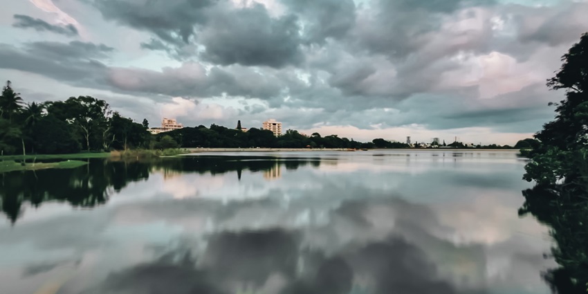 Image of the beautiful Sankey Tank which is one of the best places to visit in Bangalore at night