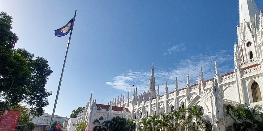 A picture of the beautiful Santhome Church located near the Parthasarathy Temple