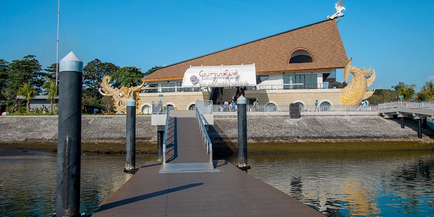 Dock leading out to the water with beach Promenade, near Grand Inna Bali Beach Sanur