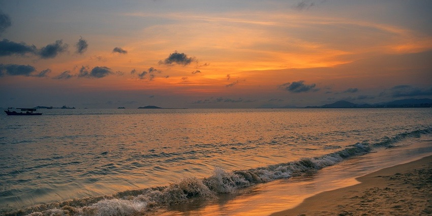 Saphale Beach, a popular destination near Tandulwadi Fort is a perfect spot for travellers