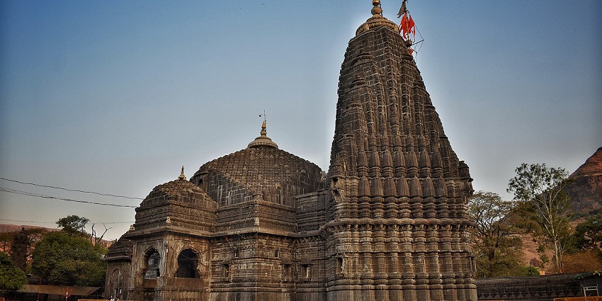Situated amidst mountains, Saptashrungi Temple boasts elaborate construction