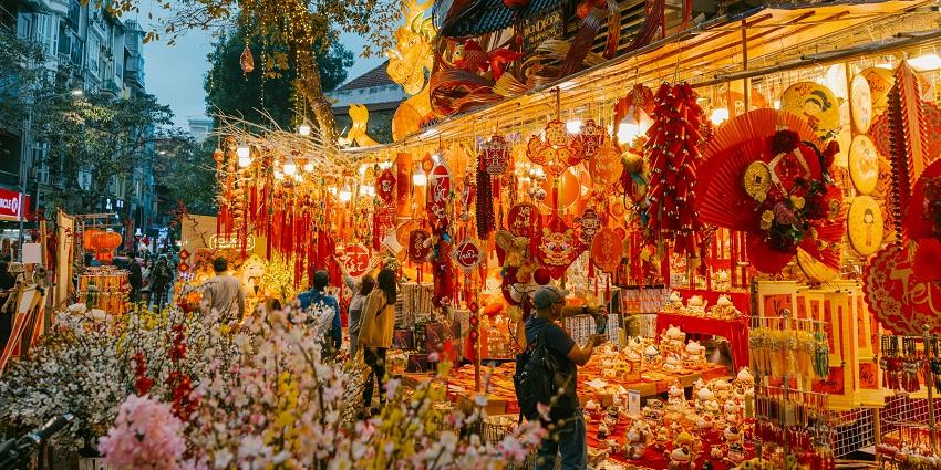 Saraf Bazaar offers an array of jewellery for shopping in Nashik