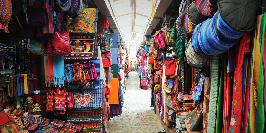 Sarafa Bazaar is one of the liveliest places for shopping in Nagpur, Maharashtra.