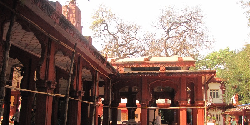 Image of the Ganesh temple in Sarasbaug - one of the ancient temples