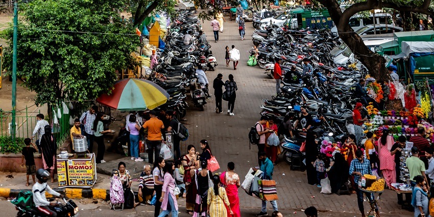 Sarojini is the most famous and best shopping place in Delhi for clothes
