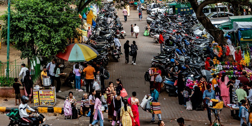 Multiple stalls at Sarojini Nagar Market in Delhi.