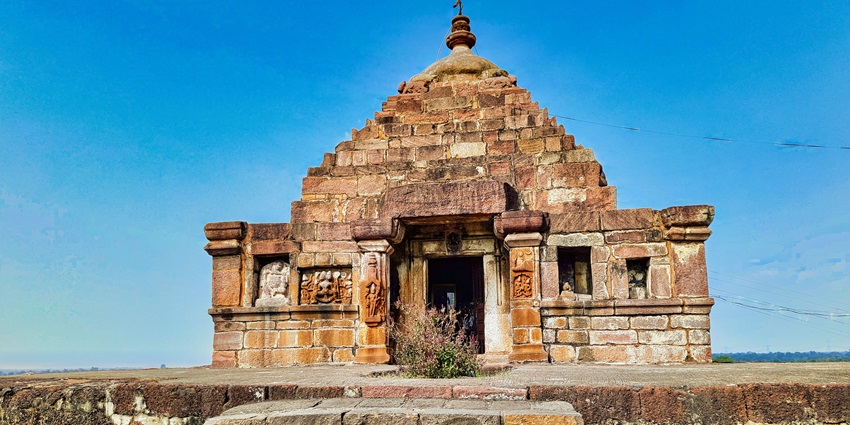Image of the Sateri Devi Jal Mandir, one of the most unique places to visit in Vengurla