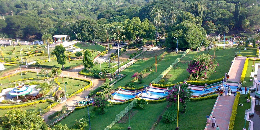 View from the Sathanur Dam, one of the tourist spots near the Thirupampuram Temple.