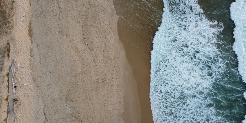 A glimpse of the scenic Savane Beach, a famous tourist attraction in Maharashtra.