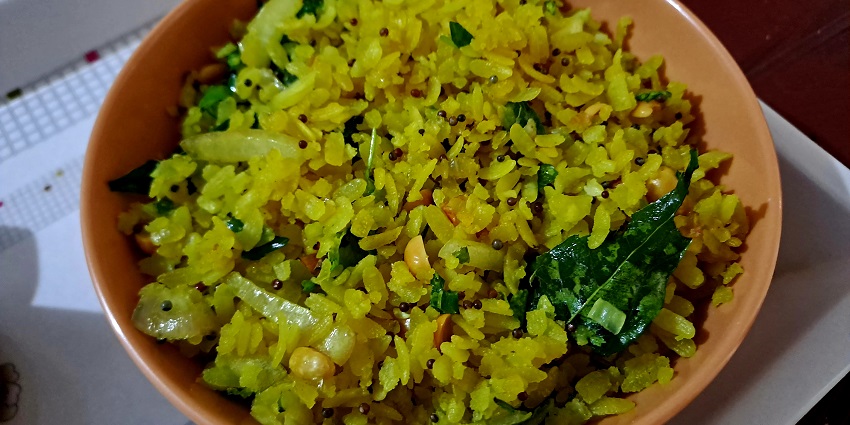 An image of Indori poha showcasing one of the best things to do in Indore for travellers.