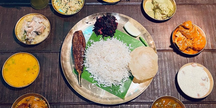 An image of the complete Maharashtrian cuisine, one of the must try things to do in Powai