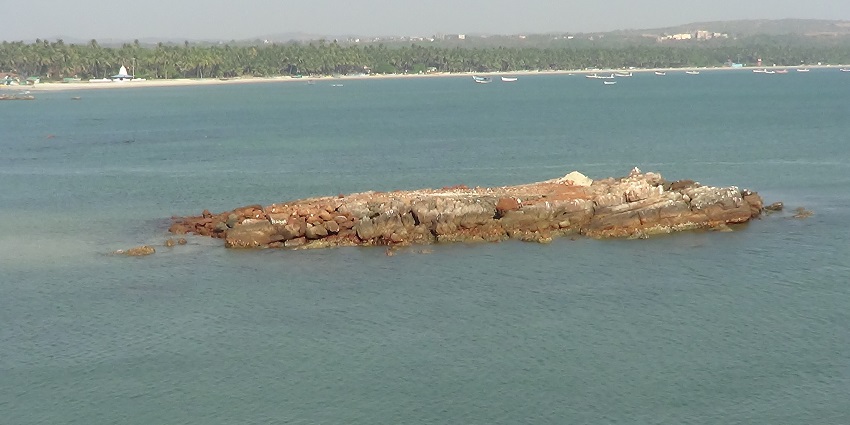 Scuba diving at the Malvan beach is one of the enthralling things to do in Mumbai.