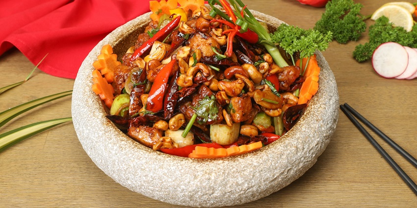 Food served at Sea Paradise Bar & Restaurant, one of the top places for parties in Anjuna.