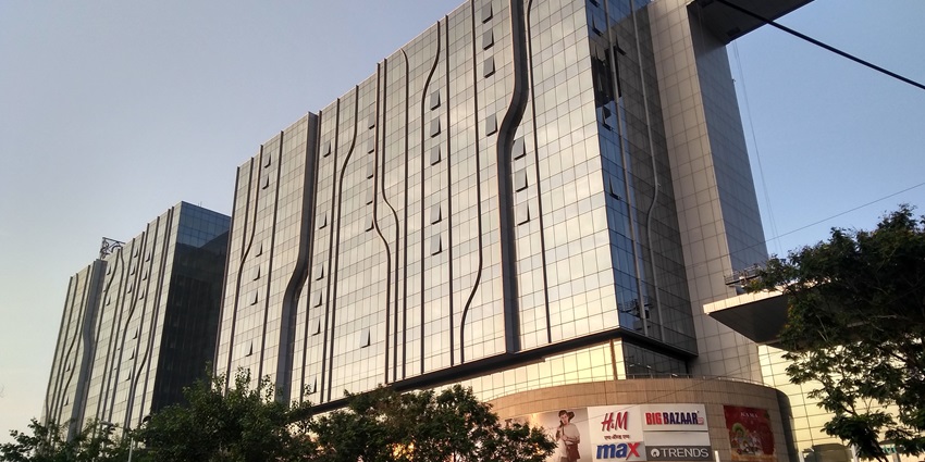 Seawoods Grand Central Mall is a vibrant hub offering shopping, dining and entertainment.