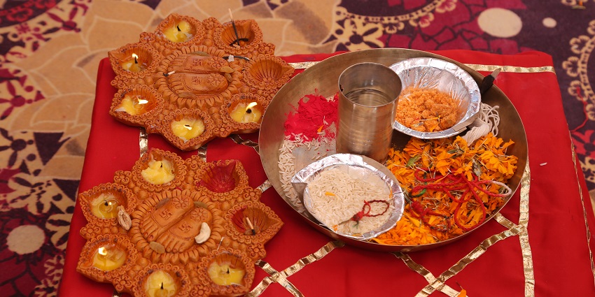 Image of a pooja thali, used to perform the various rituals in the temple
