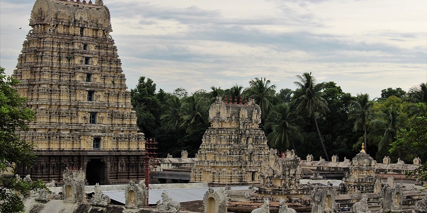 A view of the splendid Jalakandeswarar Temple, a spiritual attraction of the region.