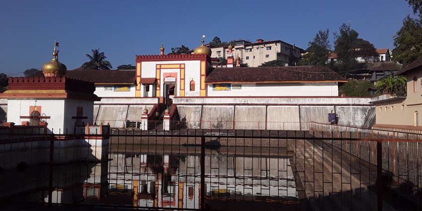 Omkareshwara Temple tank in Madikeri is one of the things to see in Kodagu.