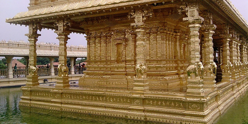 Seeking blessings at Sri Narayani Temple is one of the best things to do in Vellore.