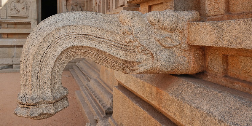 Seeking blessings at Virinjipuram Temple is one of the best things to do in Vellore.