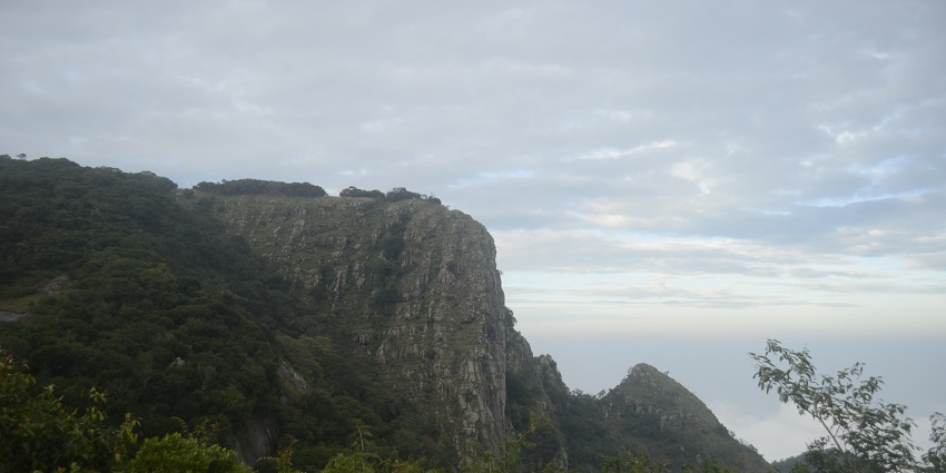 The Seeku Parai ViewPoint with panoramic views of hills and valleys at sunset.