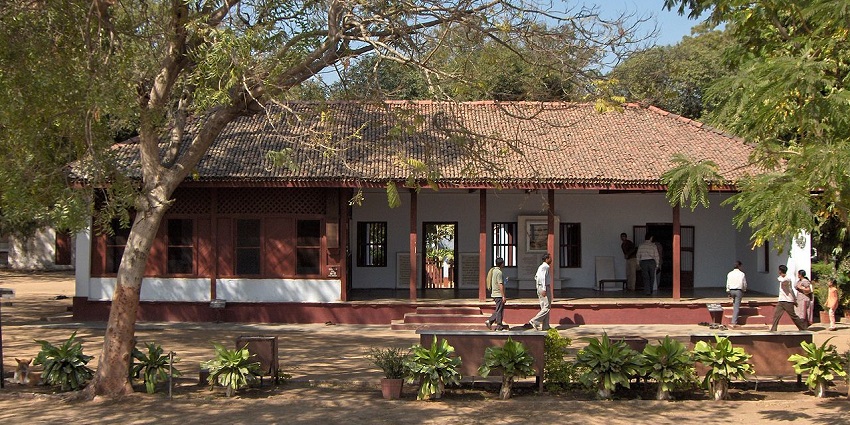 Places to visit near Arunachalam Tamil Nadu include an ashram of Swamigal's teachings.