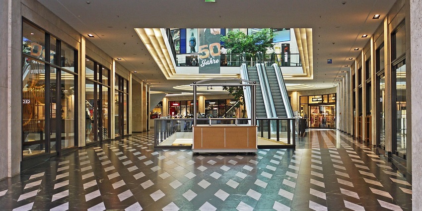 Shahu Mall offers a modern and aesthetic retail experience with a large assortment.