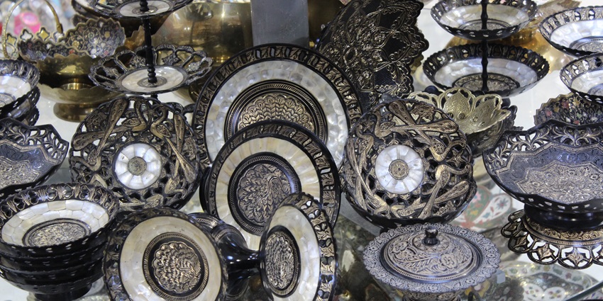 An image of a home decor shop selling home accessories in Kolhapur