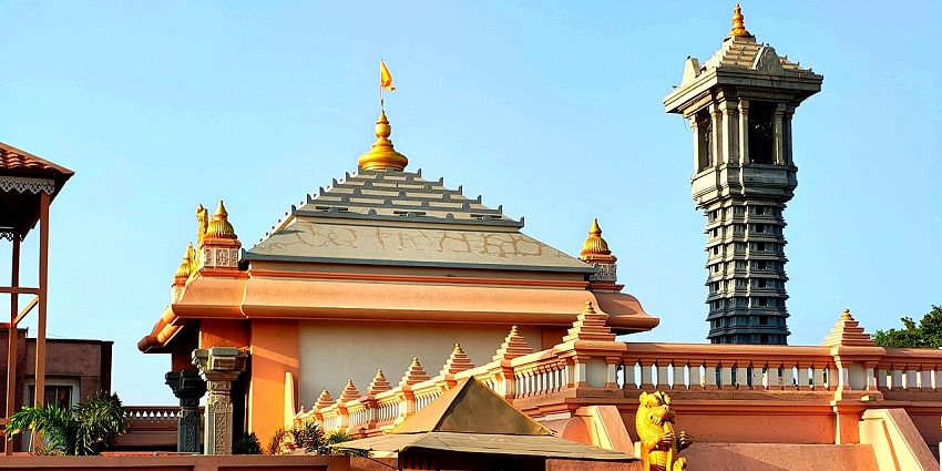 A temple in Shani Shingnapur, one of the most spiritual places to visit near Grishneshwar temple.