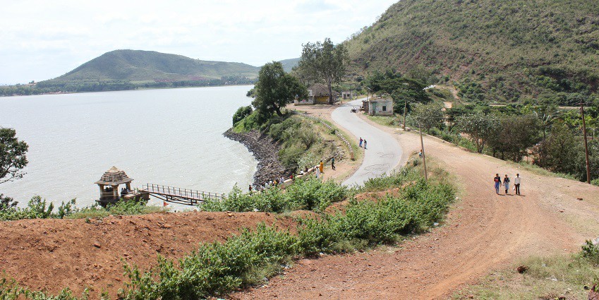 The vast Shanthi Sagara Lake, one of the places to visit near Davangere, Karnataka.