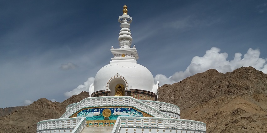Shanti Stupa is a beautifully designed white dome located at a high altitude in Leh.