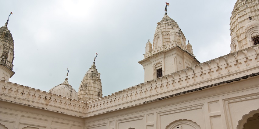 Image of Shantinath Jain Temple - One of the best places to visit near the Asigarh Fort