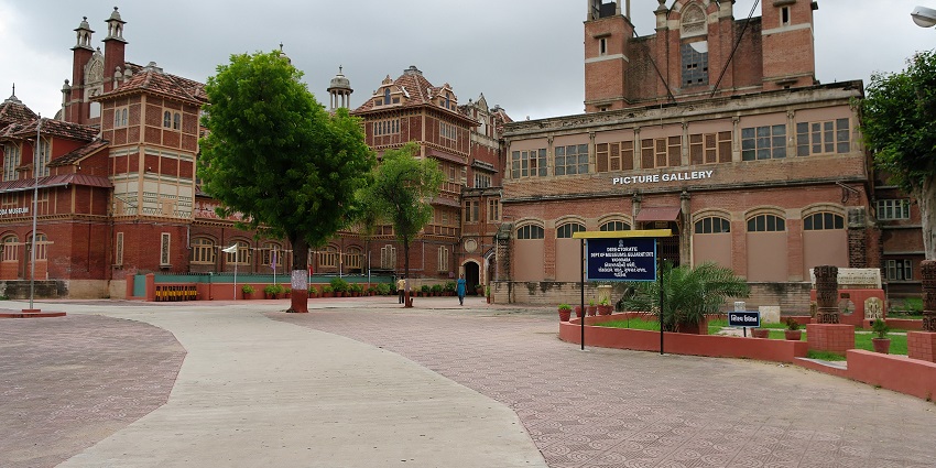 Sharad Baug Palace is one of the best Bhuj museums with all the artefacts
