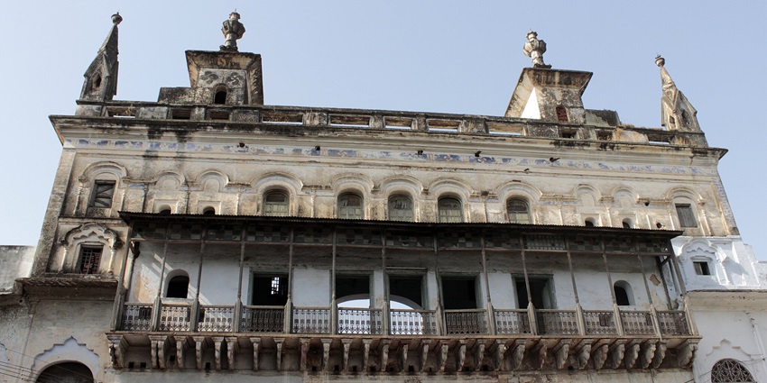 Shaukat Mahal is a stunning architectural gem that you must add to your travel bucket list.